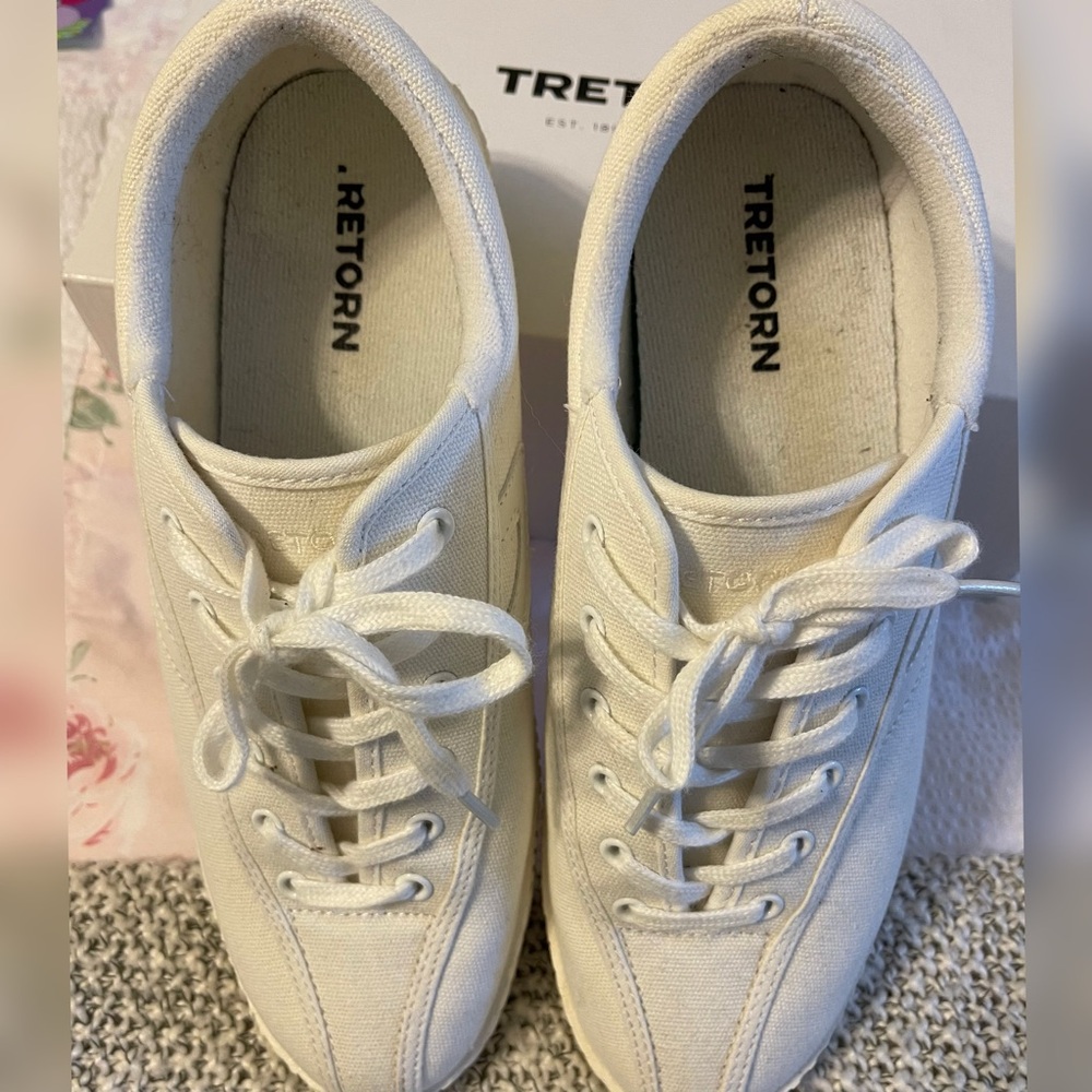 Tretorn Nylite White Canvas Sneaker Sz 9.5 like new - Picture 2 of 9